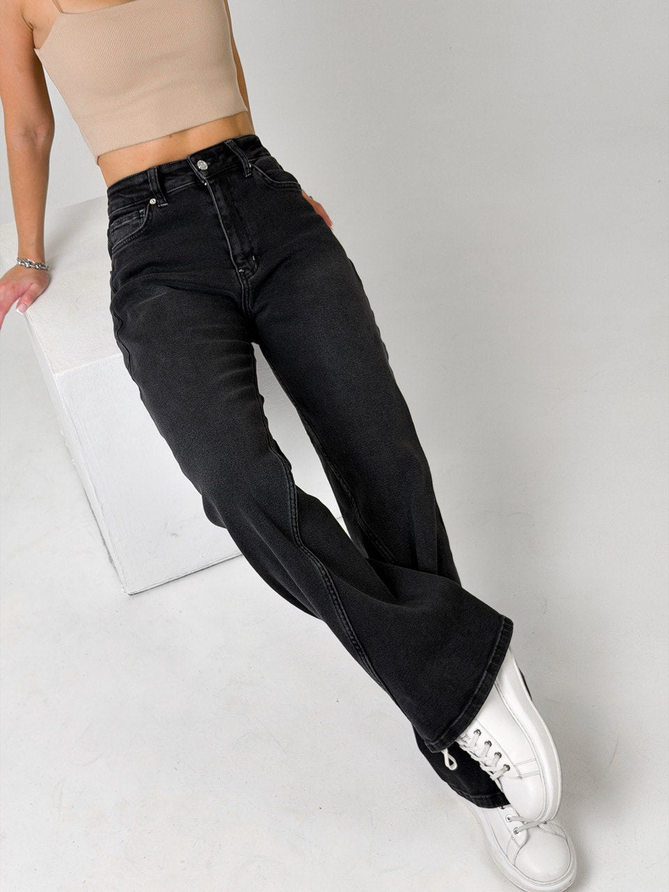 Angelozi women’s black palazzo jeans, modern silhouette